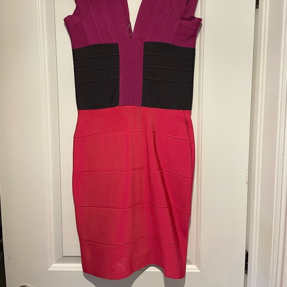 Authentic Herve léger dress in color lock fushia/grey/pink - Picture 3 of 3